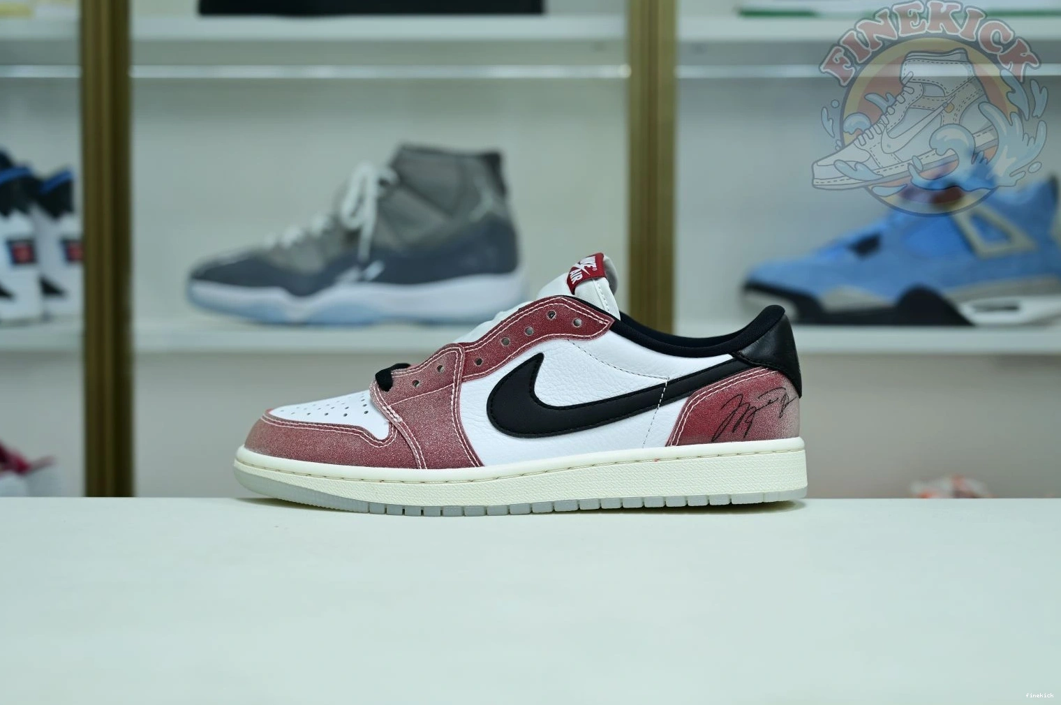 Jordan1 Room Jordan OG Trophy Low x Air 0129